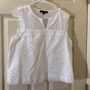 White flower lace no sleeves shirt